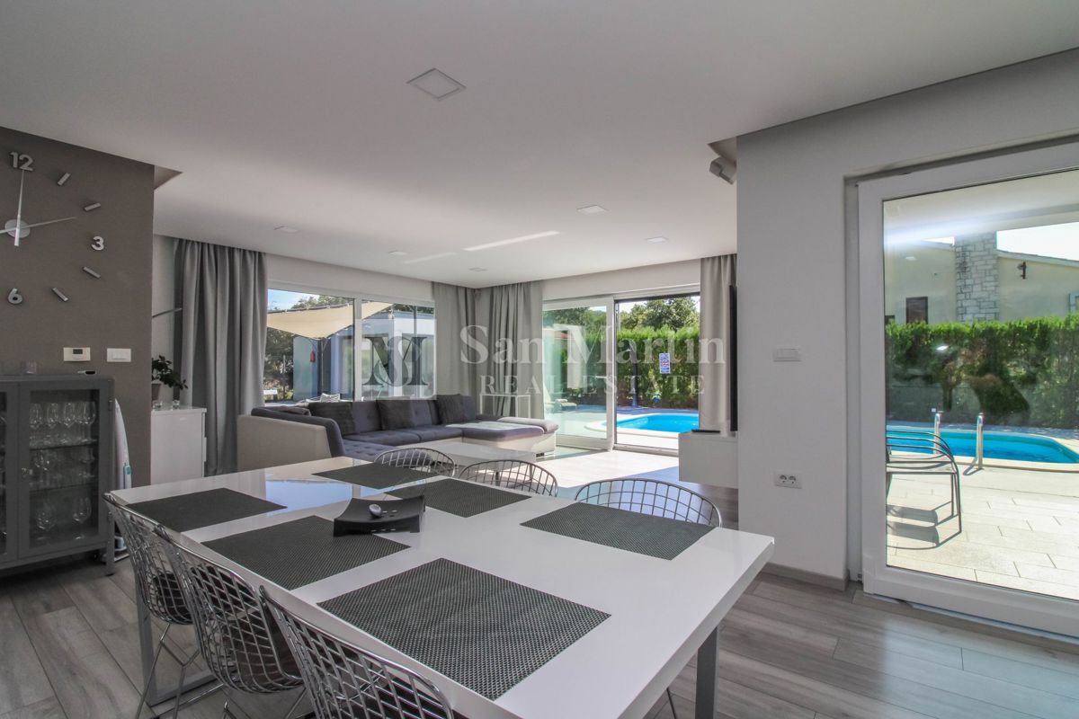 Labin, dintorni – villa di lusso nella natura con piscina riscaldata