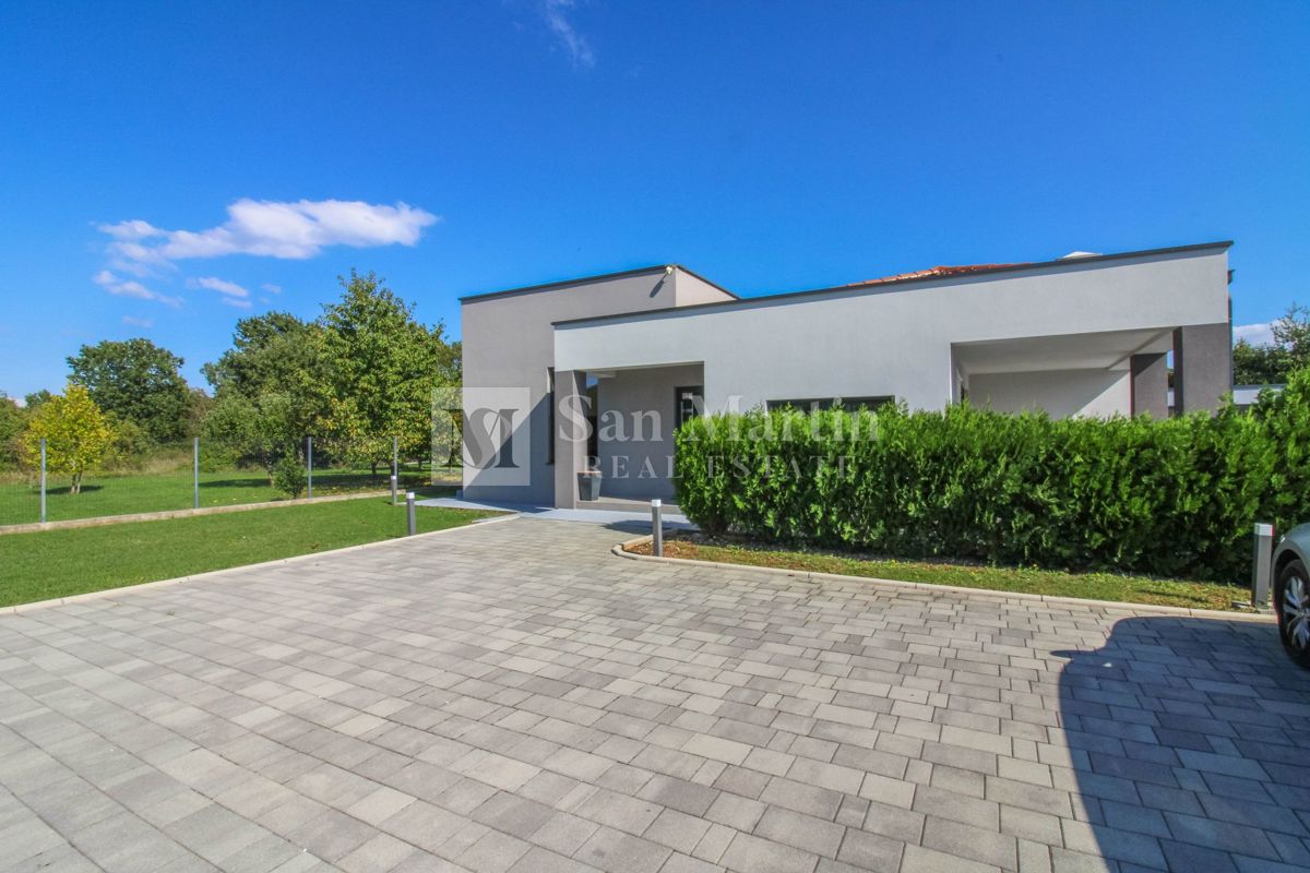 Labin, dintorni – villa di lusso nella natura con piscina riscaldata