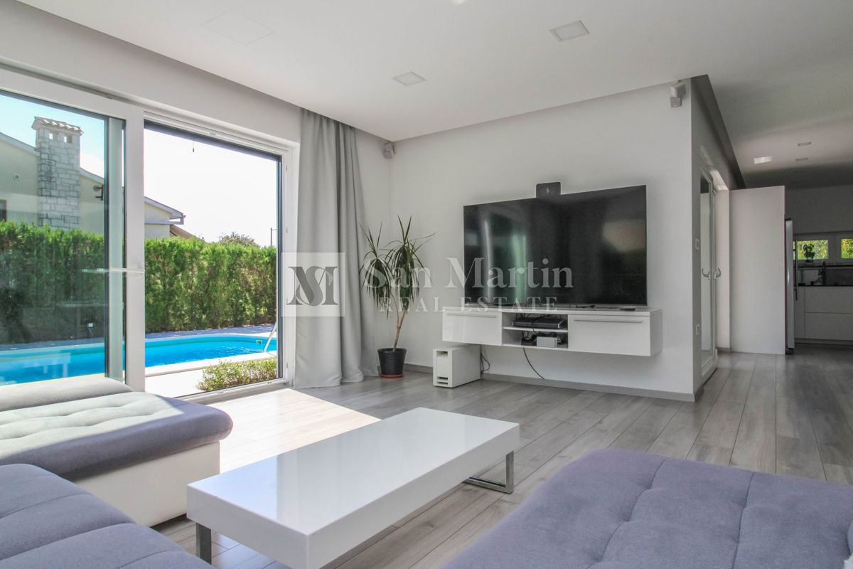 Labin, dintorni – villa di lusso nella natura con piscina riscaldata