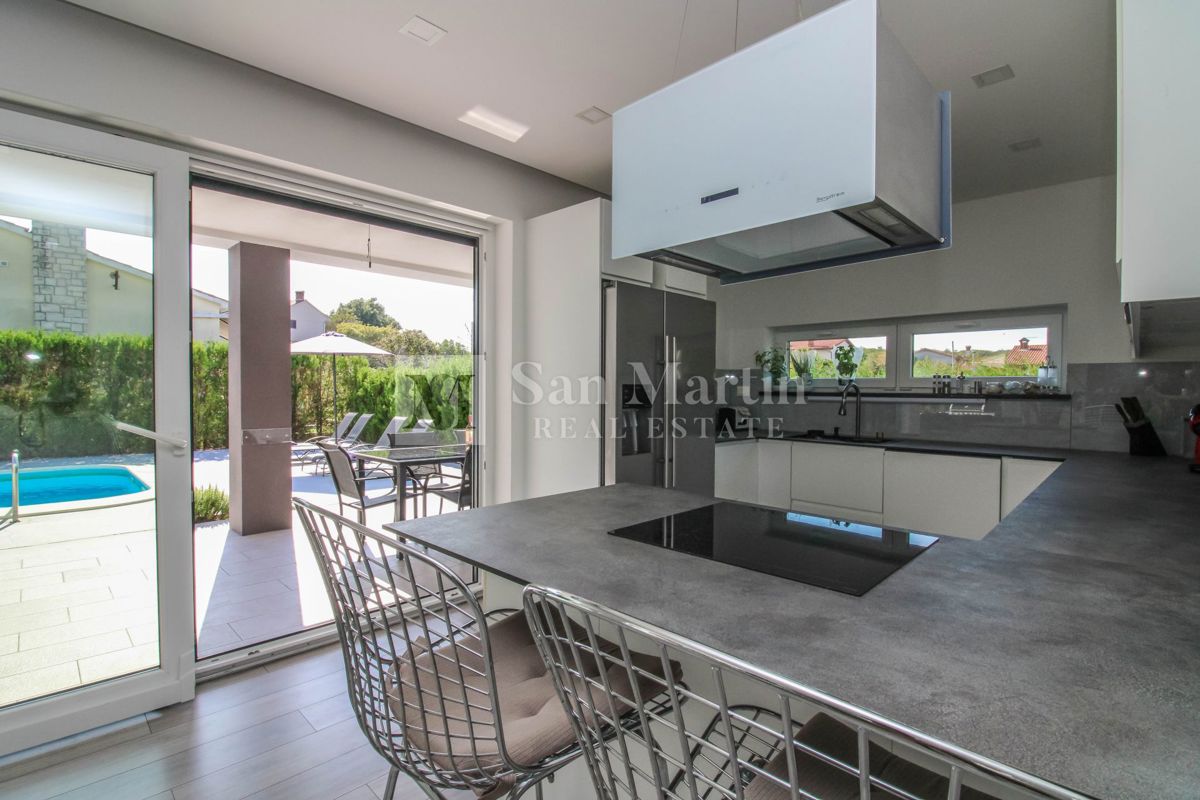 Labin, dintorni – villa di lusso nella natura con piscina riscaldata