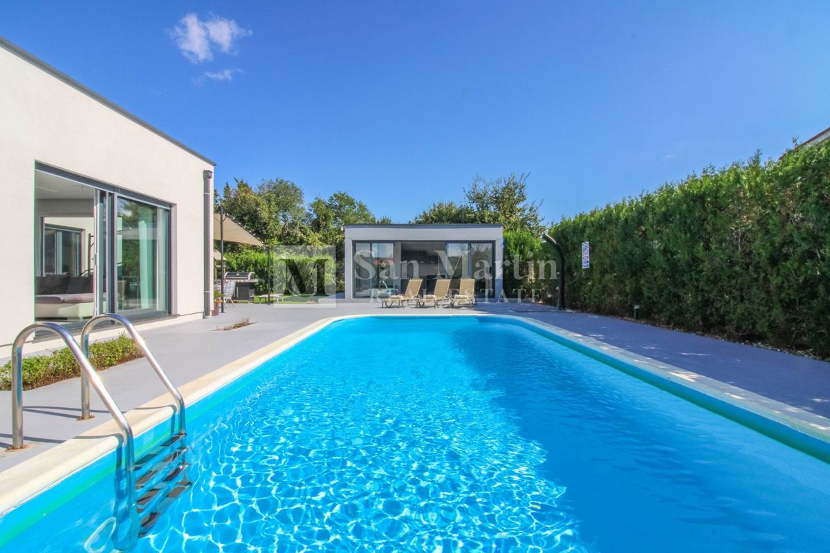 Labin, dintorni – villa di lusso nella natura con piscina riscaldata