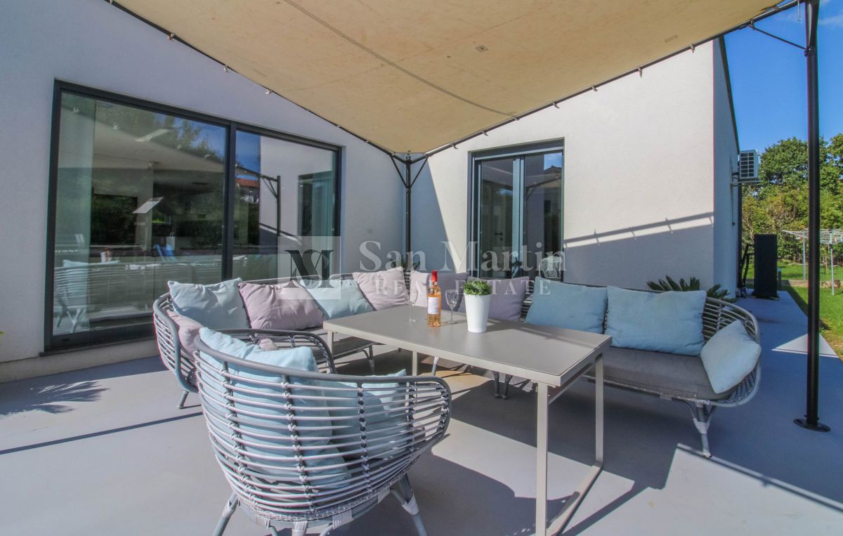 Labin, dintorni – villa di lusso nella natura con piscina riscaldata