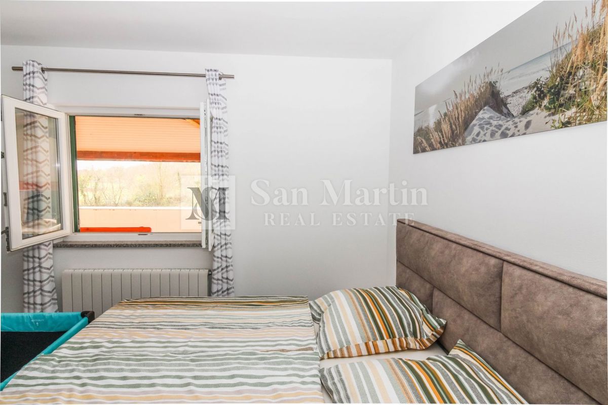 Poreč, Casa con garage e piscina riscaldata alla fine del villaggio