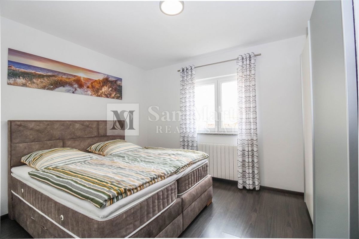 Poreč, Casa con garage e piscina riscaldata alla fine del villaggio