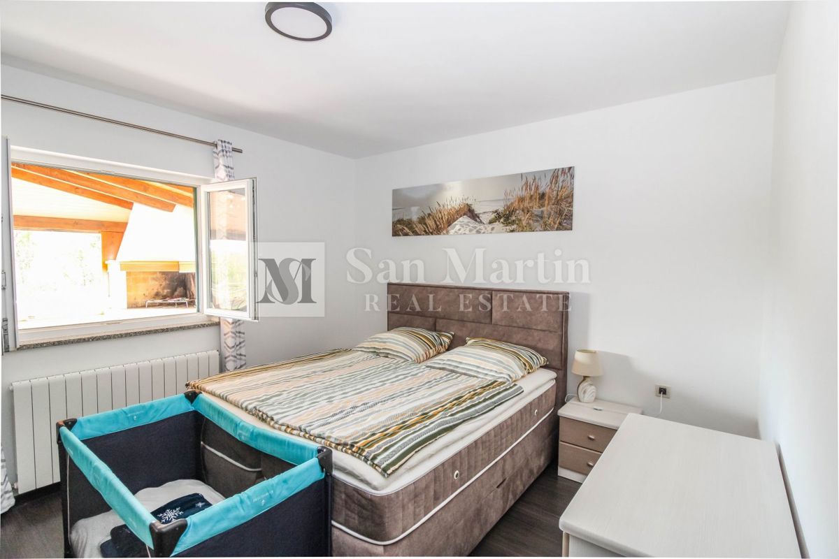 Poreč, Casa con garage e piscina riscaldata alla fine del villaggio