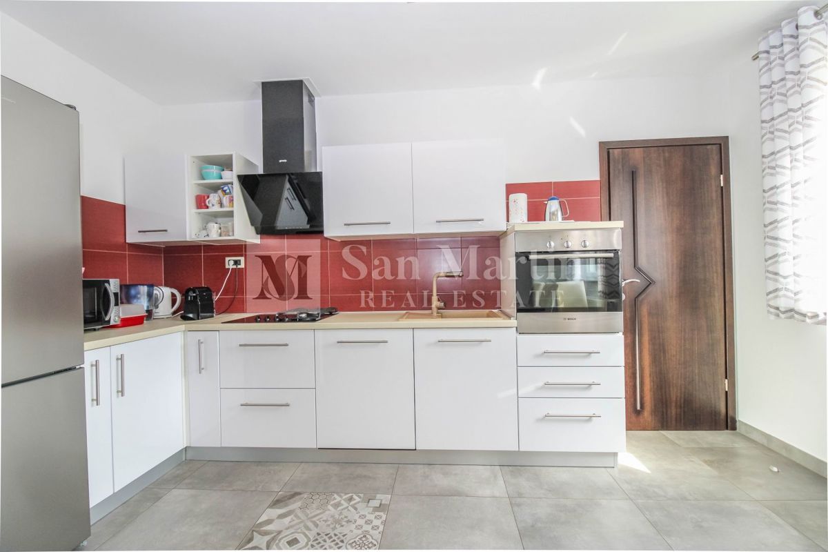 Poreč, Casa con garage e piscina riscaldata alla fine del villaggio