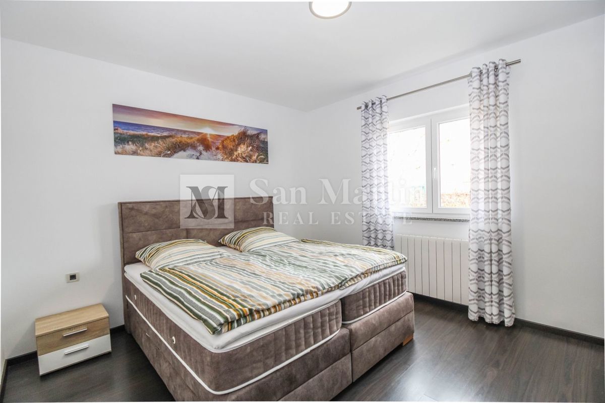 Poreč, Casa con garage e piscina riscaldata alla fine del villaggio