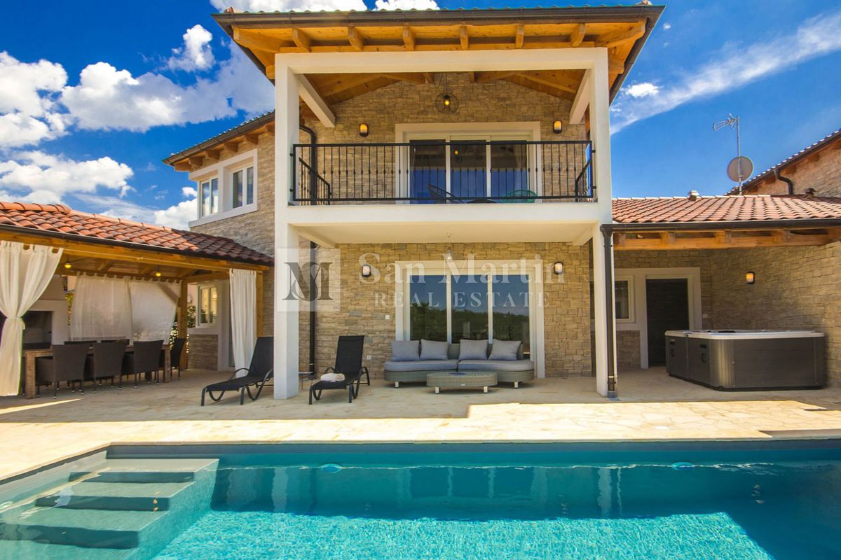 Parenzo, dintorni - una bella casa con piscina in una posizione tranquilla