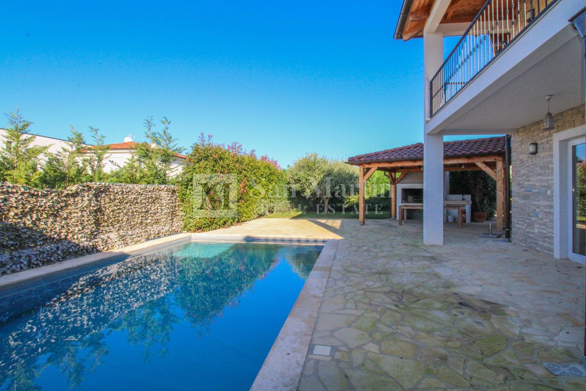 Parenzo, dintorni - una bella casa con piscina in una posizione tranquilla