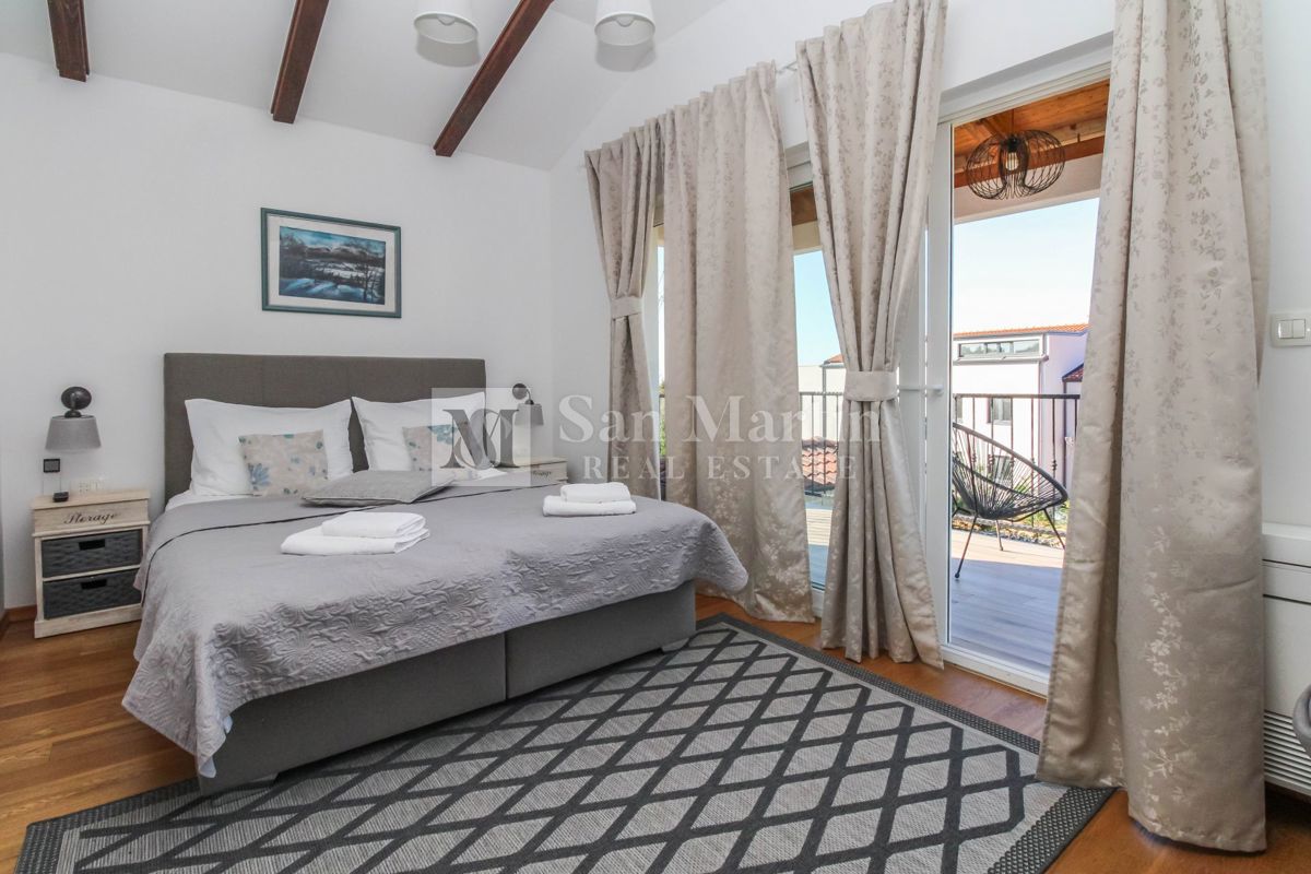 Parenzo, dintorni - una bella casa con piscina in una posizione tranquilla