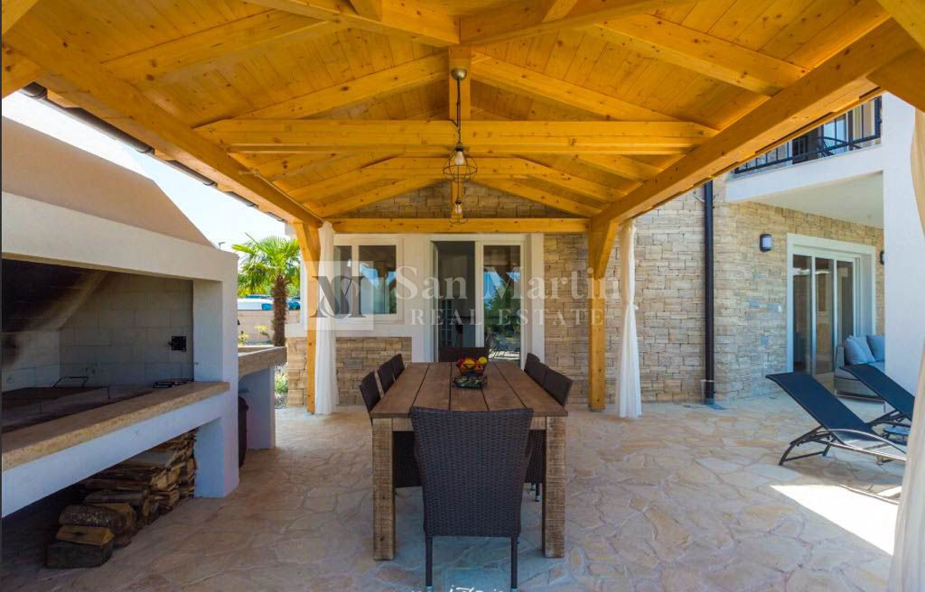 Parenzo, dintorni - una bella casa con piscina in una posizione tranquilla