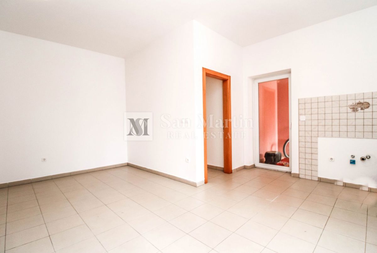 Novigrad -monolocale al piano terra con terrazza