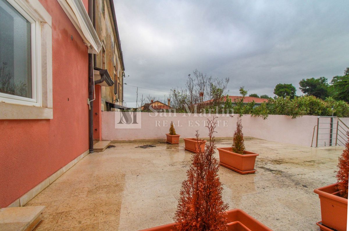 Novigrad -monolocale al piano terra con terrazza