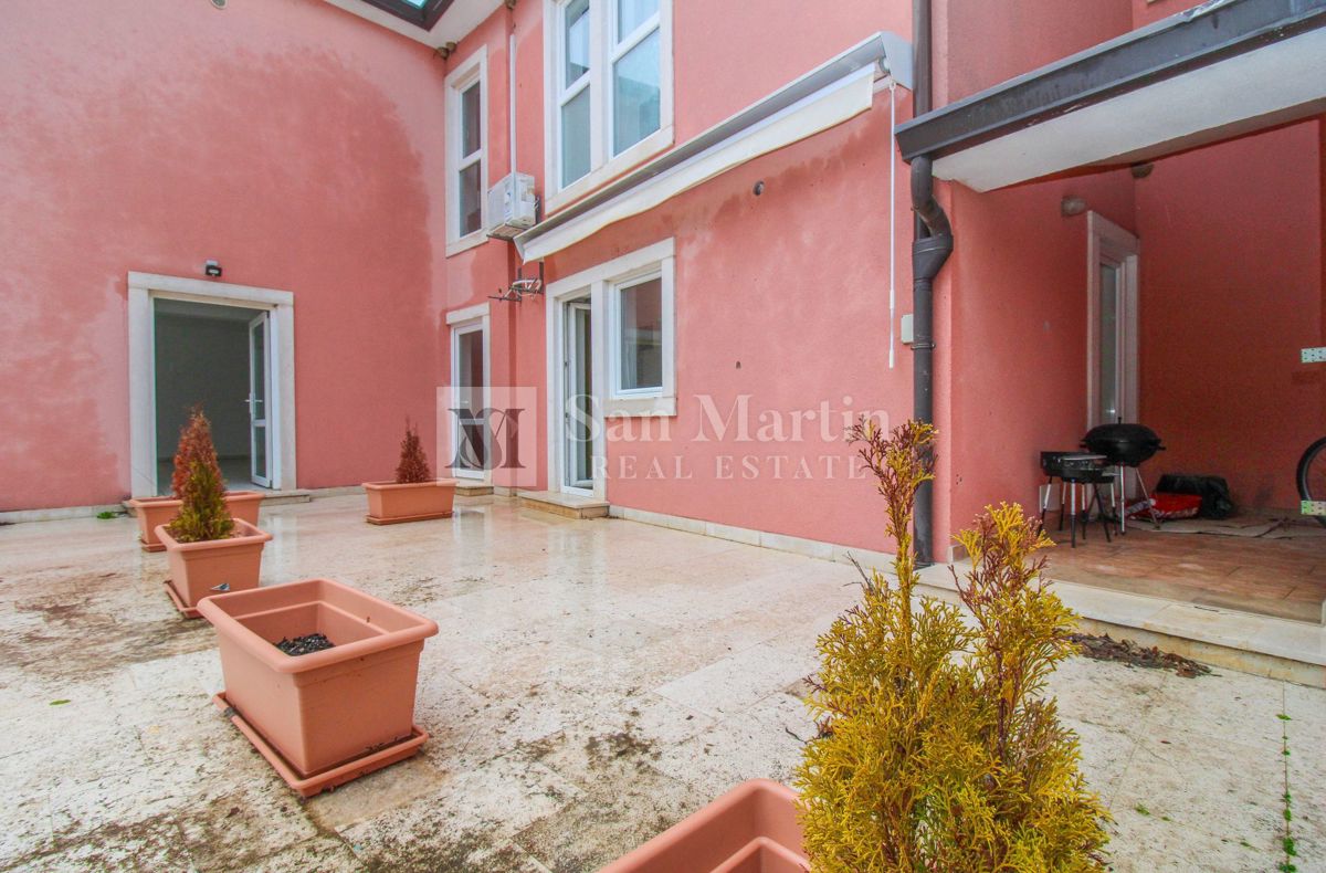 Novigrad -monolocale al piano terra con terrazza