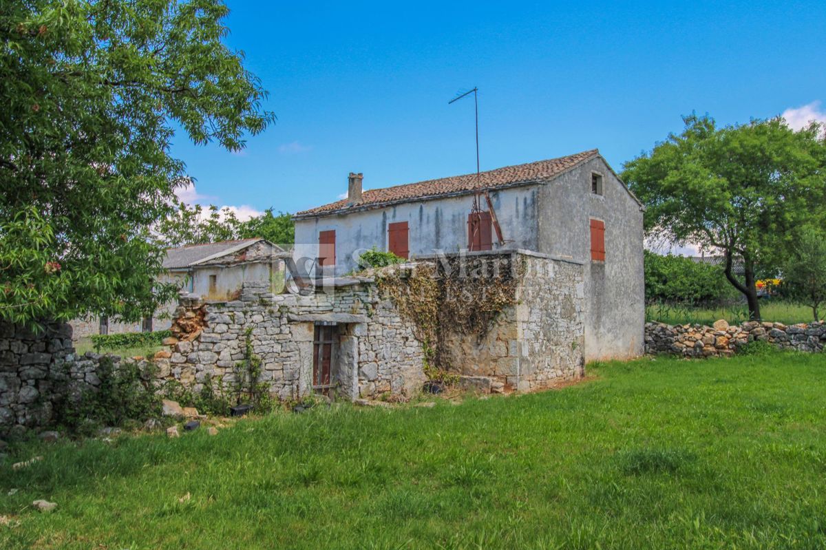 Parenzo, dintorni - casa in pietra da ristrutturare