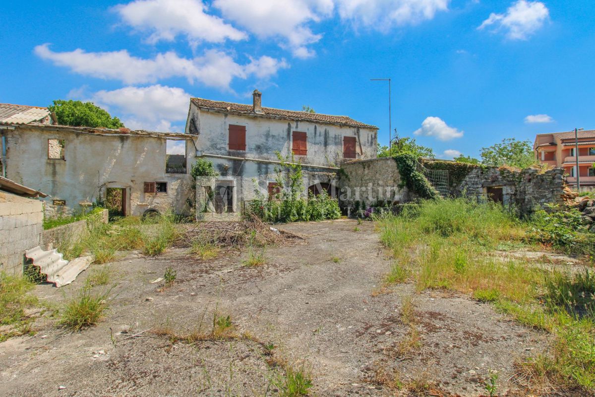 Parenzo, dintorni - casa in pietra da ristrutturare