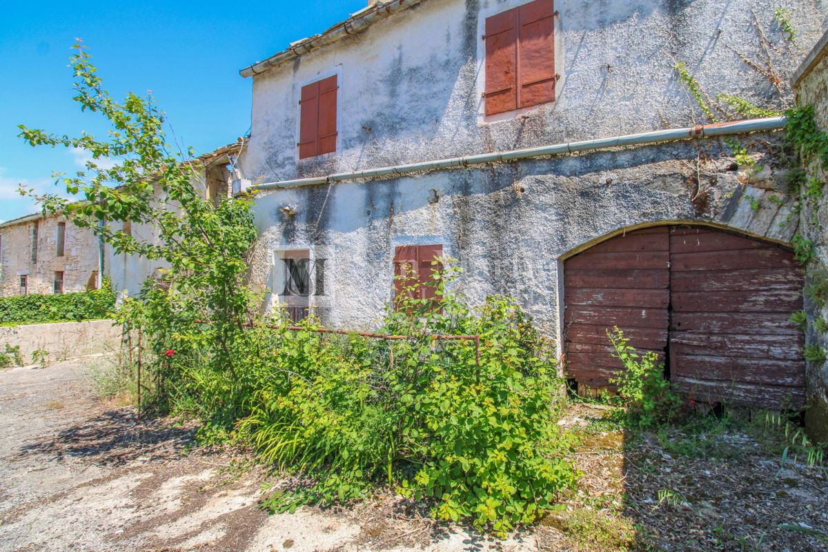 Parenzo, dintorni - casa in pietra da ristrutturare