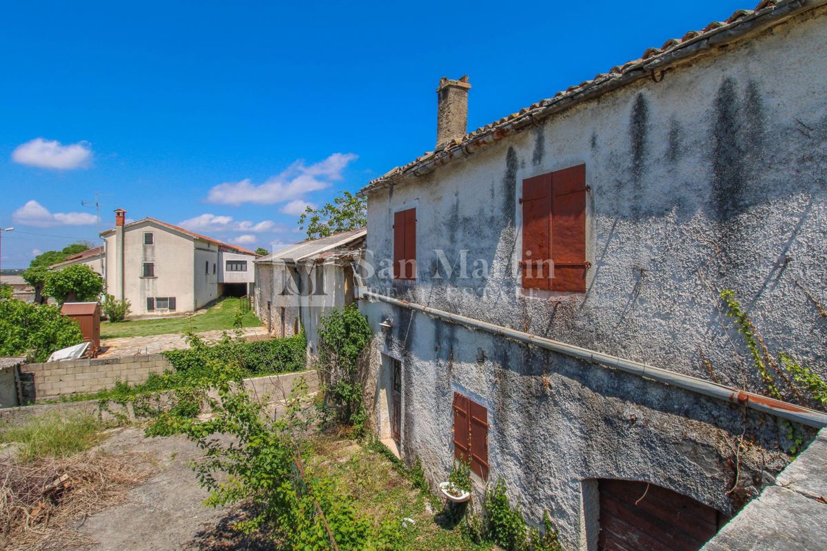 Parenzo, dintorni - casa in pietra da ristrutturare