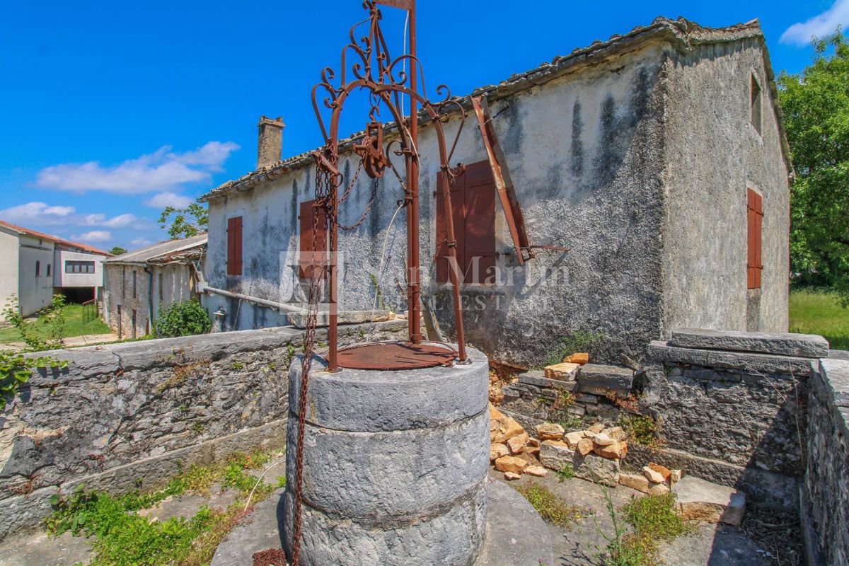 Parenzo, dintorni - casa in pietra da ristrutturare