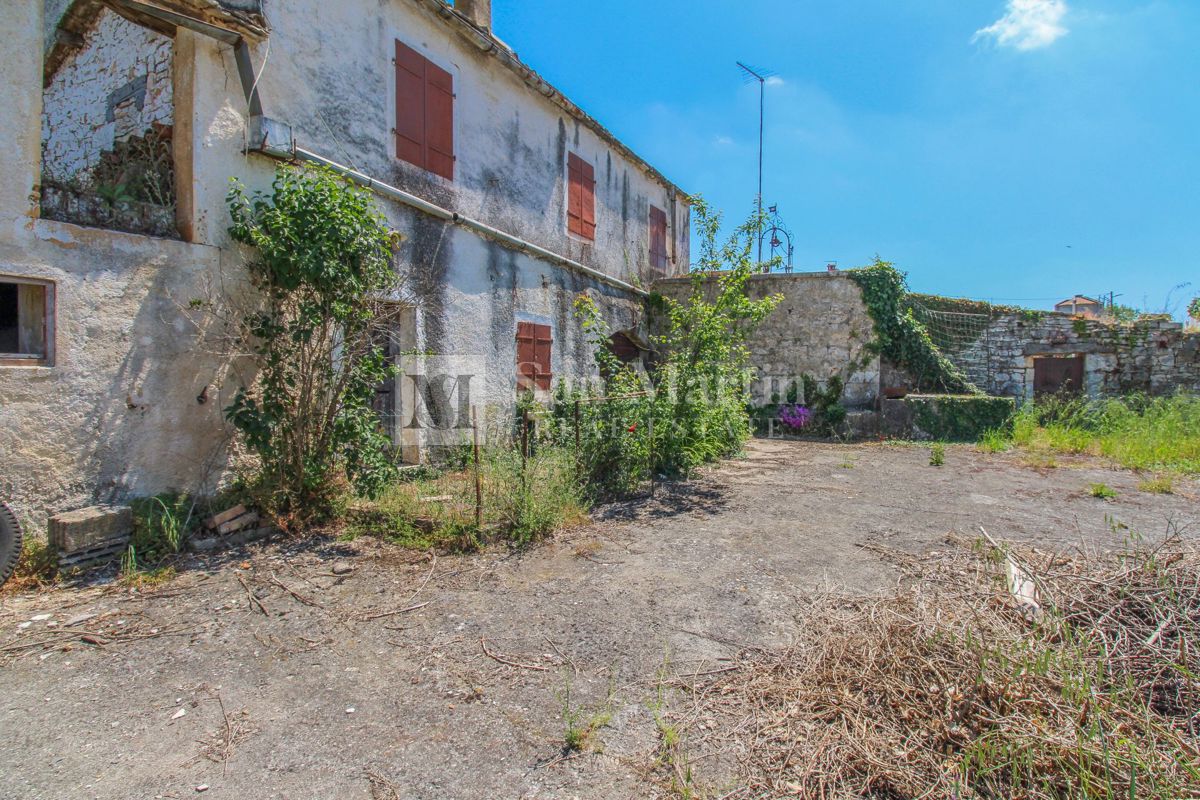 Parenzo, dintorni - casa in pietra da ristrutturare