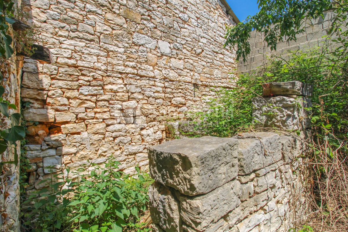 Parenzo, dintorni - casa in pietra da ristrutturare