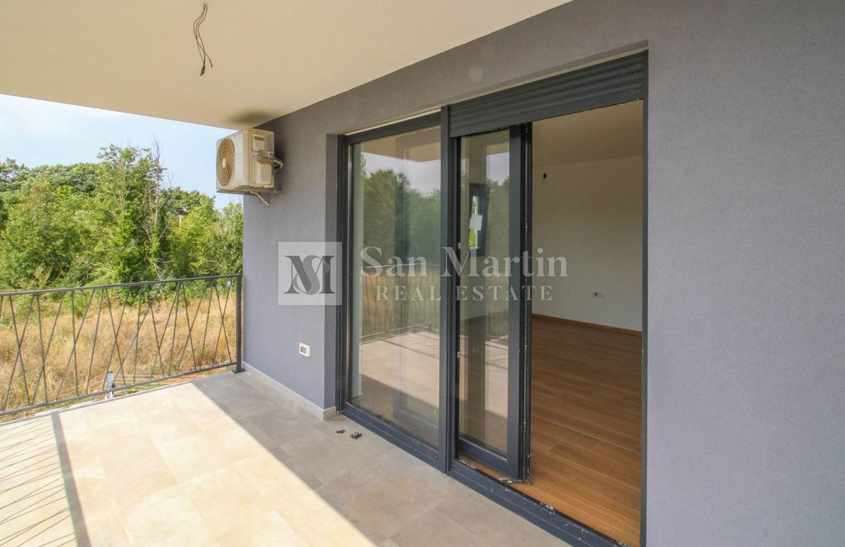 Parenzo, dintorni – appartamento in nuova costruzione con due camere da letto!