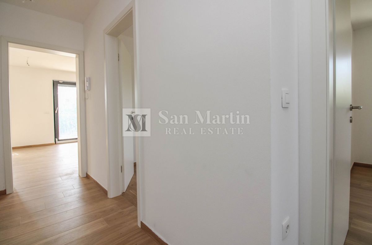 Parenzo, dintorni – appartamento in nuova costruzione con due camere da letto!