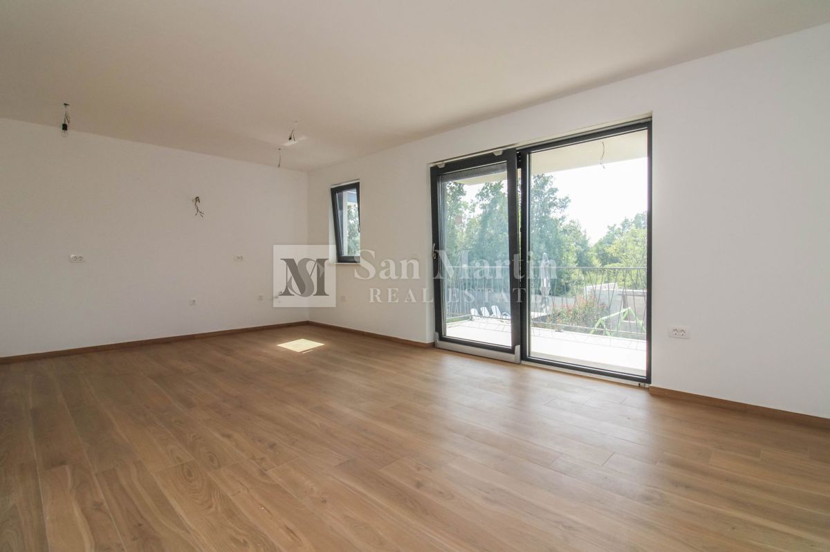 Parenzo, dintorni – appartamento in nuova costruzione con due camere da letto!