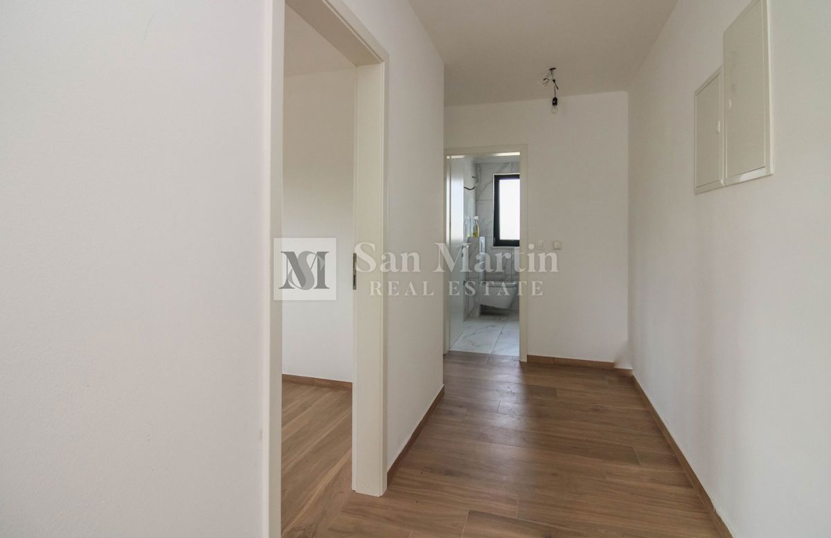 Parenzo, dintorni – appartamento in nuova costruzione con due camere da letto!