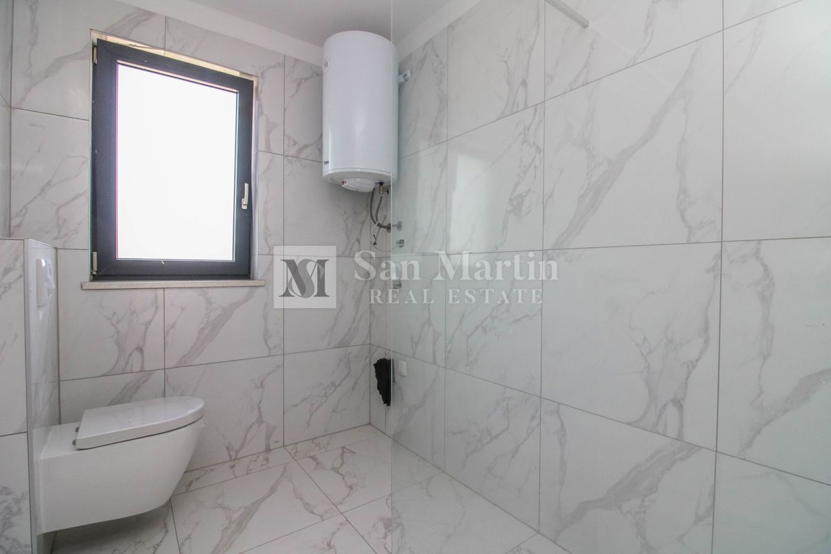 Parenzo, dintorni – appartamento in nuova costruzione con due camere da letto!