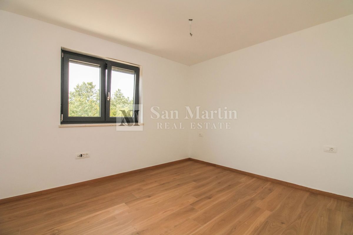 Parenzo, dintorni – appartamento in nuova costruzione con due camere da letto!