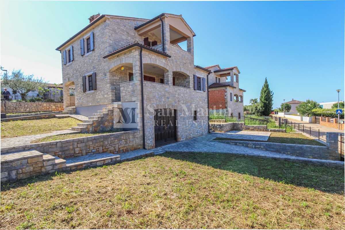 Poreč, Casa in pietra con vista panoramica sul mare