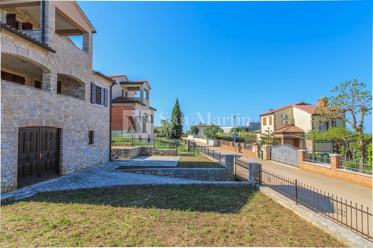 Poreč, Casa in pietra con vista panoramica sul mare