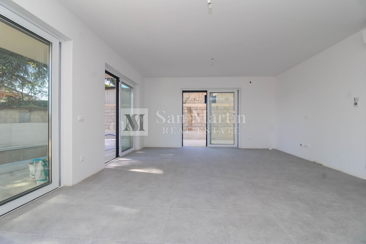 Parenzo, lussuoso appartamento duplex con piscina.