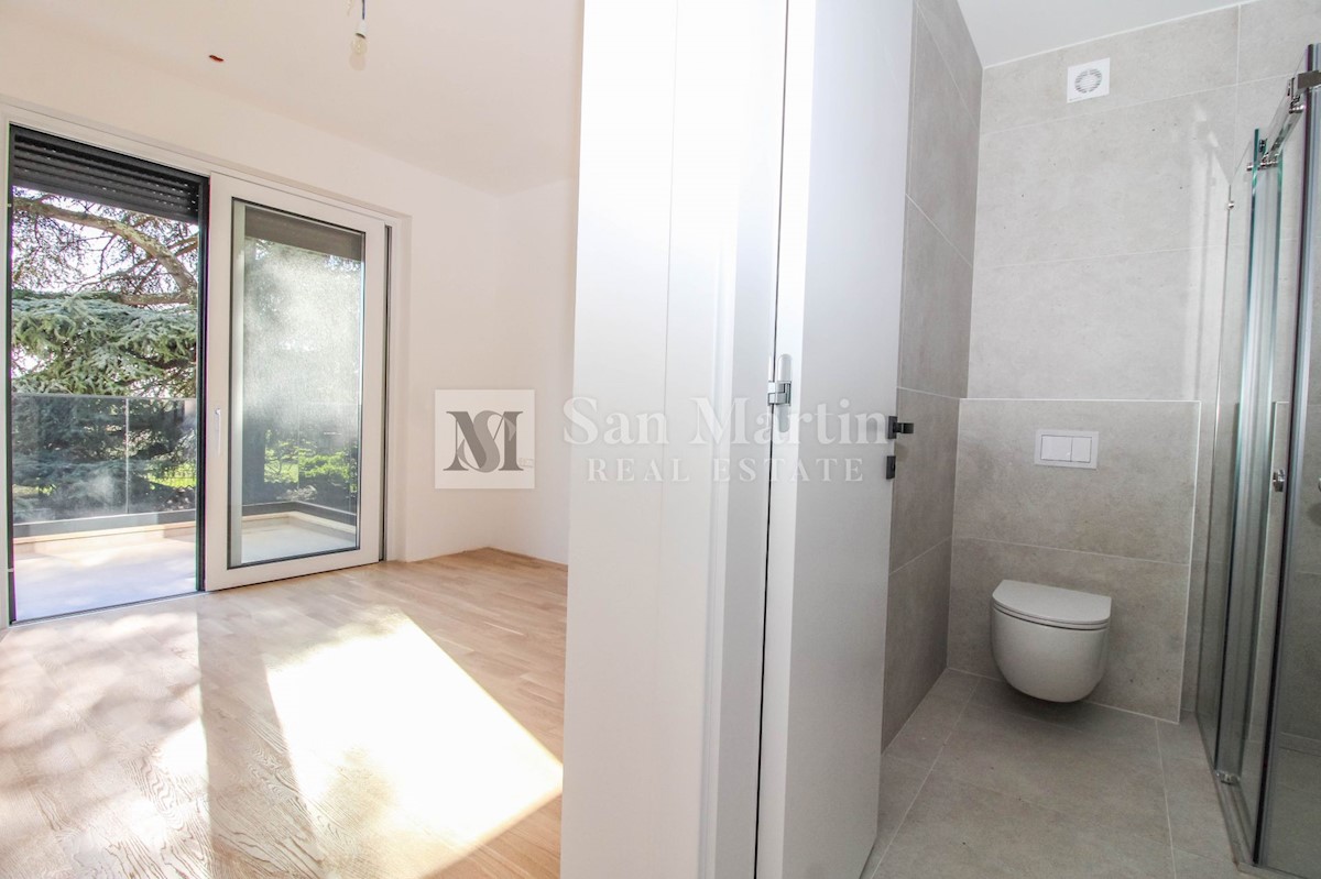 Parenzo, lussuoso appartamento duplex con piscina.