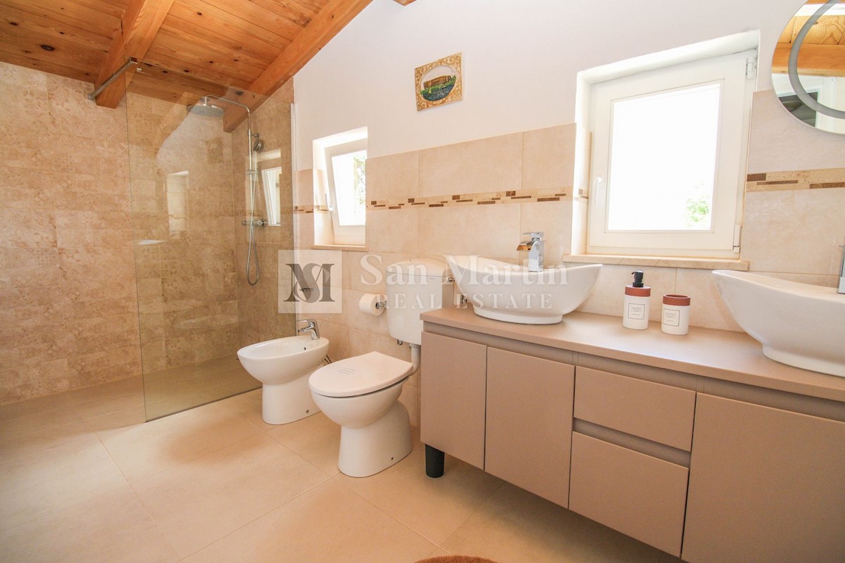 Kanfanar - una bella casa in pietra in un posto tranquillo