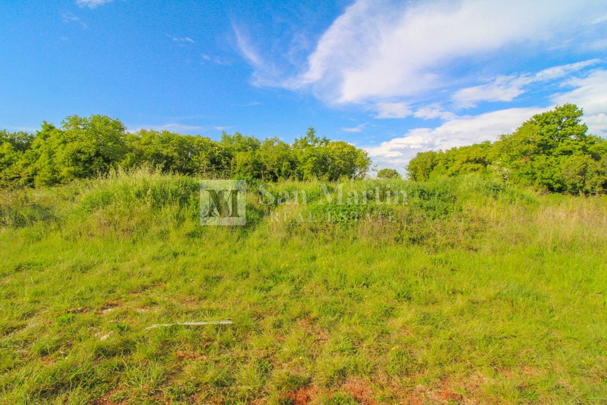 Umago - terreno con permesso di costruzione vicino al mare