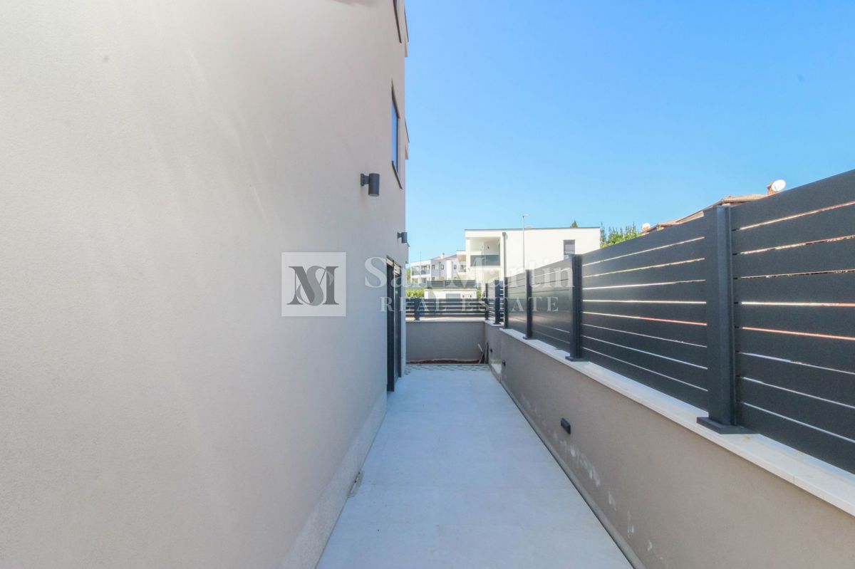 Parenzo, appartamento con due camere da letto, nuova costruzione