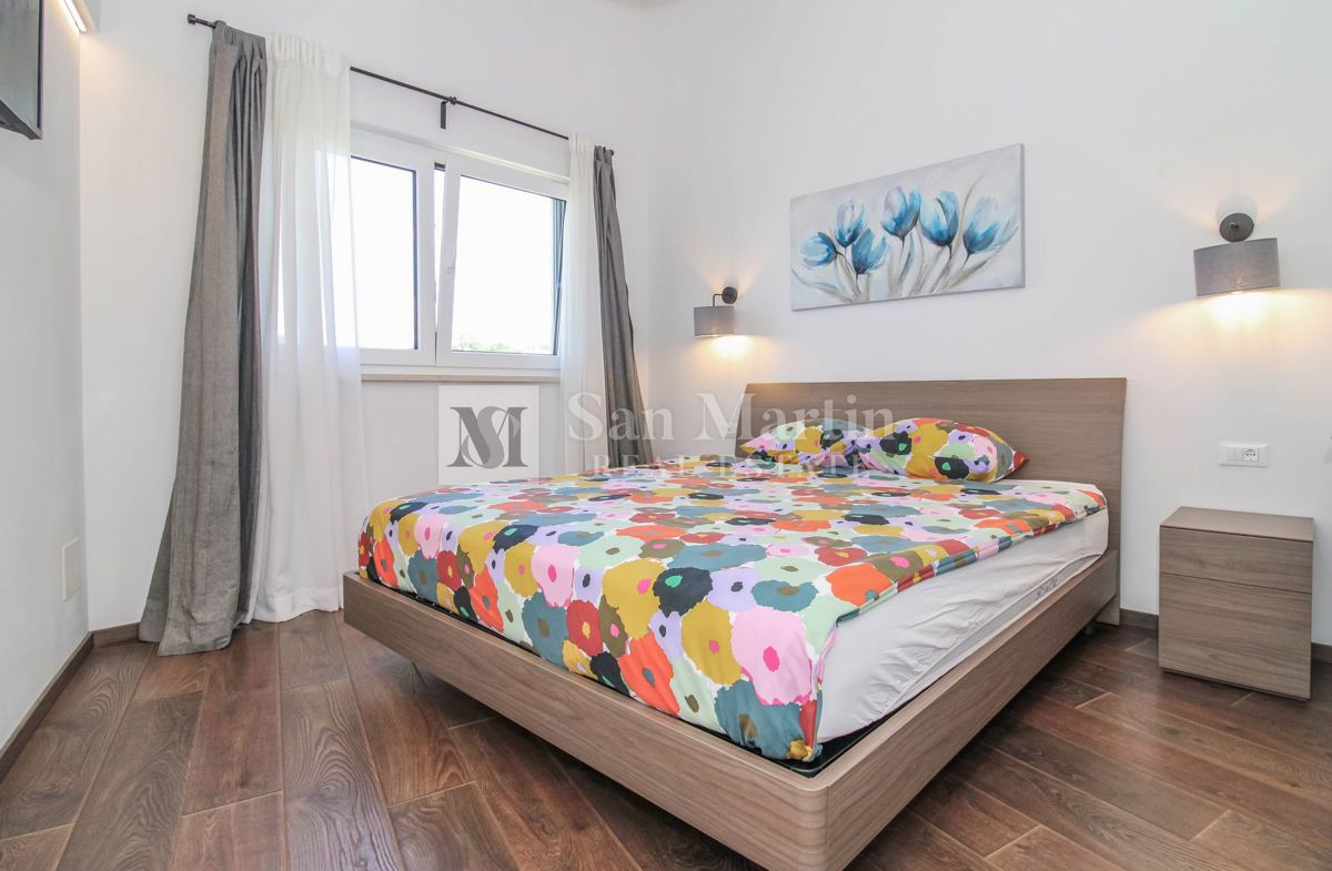POREČ, Casa moderna con piscina