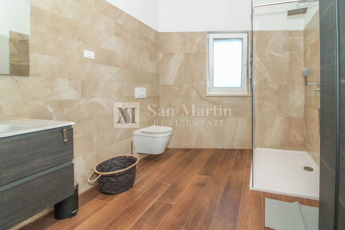 POREČ, Casa moderna con piscina