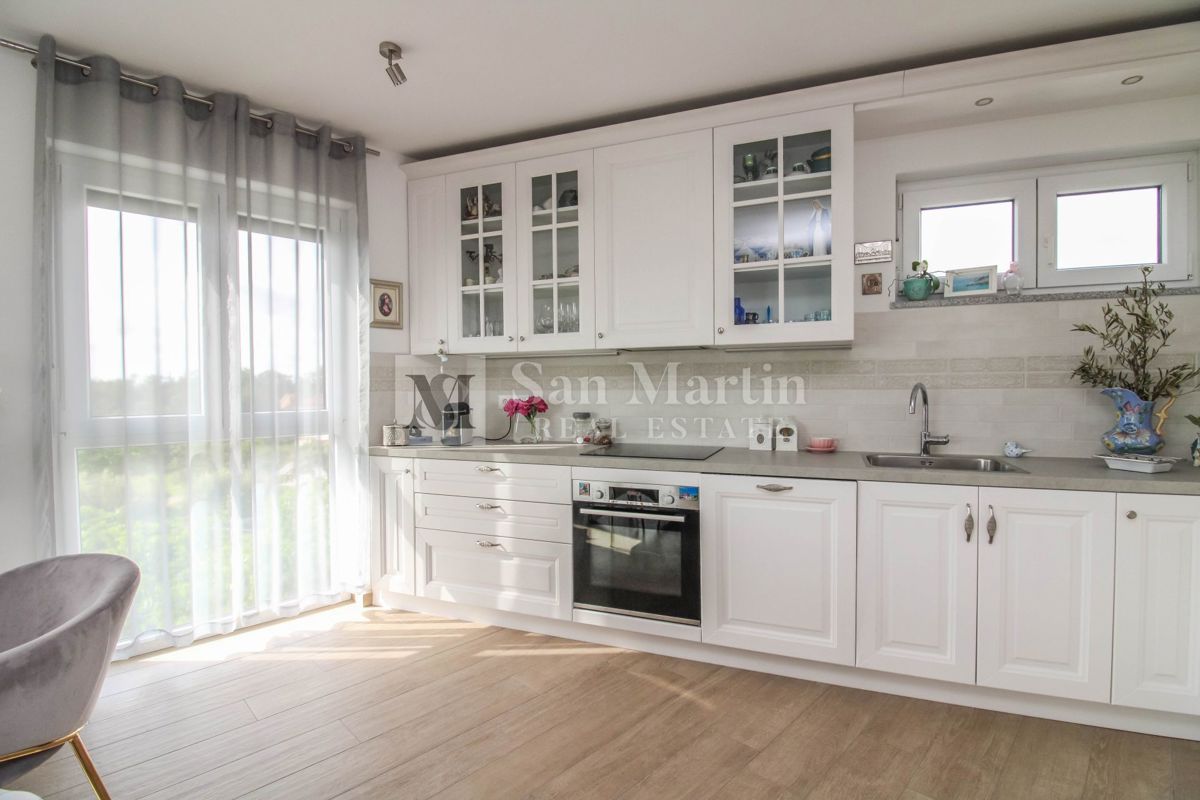 Parenzo, dintorni – appartamento di lusso con vista mare