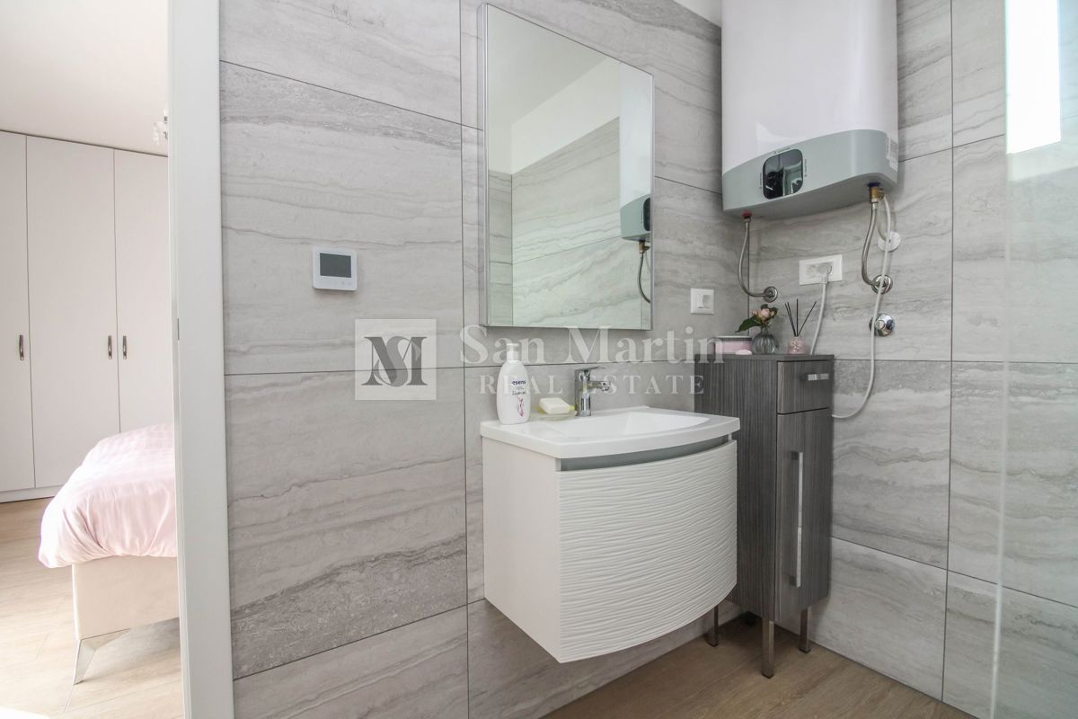 Parenzo, dintorni – appartamento di lusso con vista mare