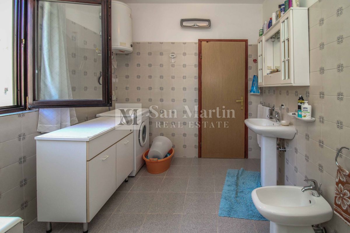 DINTORNI DI PARENZO, casa in pietra con ampio giardino