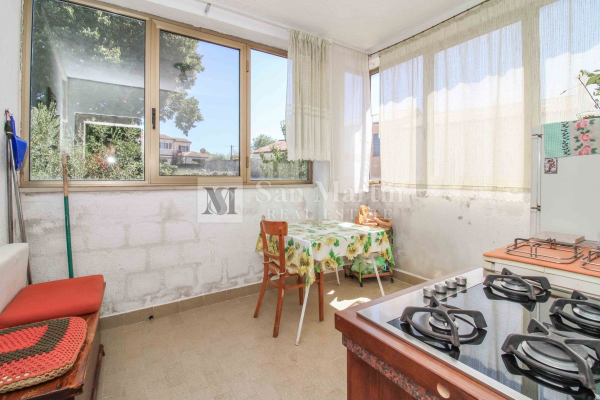 DINTORNI DI PARENZO, casa in pietra con ampio giardino