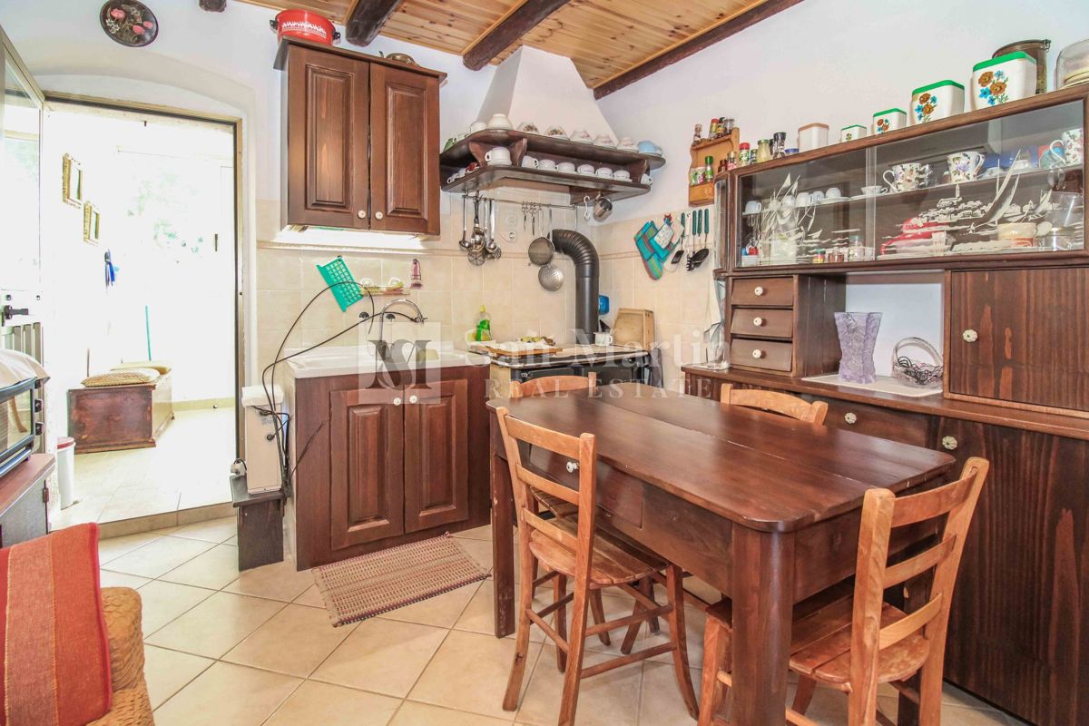 DINTORNI DI PARENZO, casa in pietra con ampio giardino