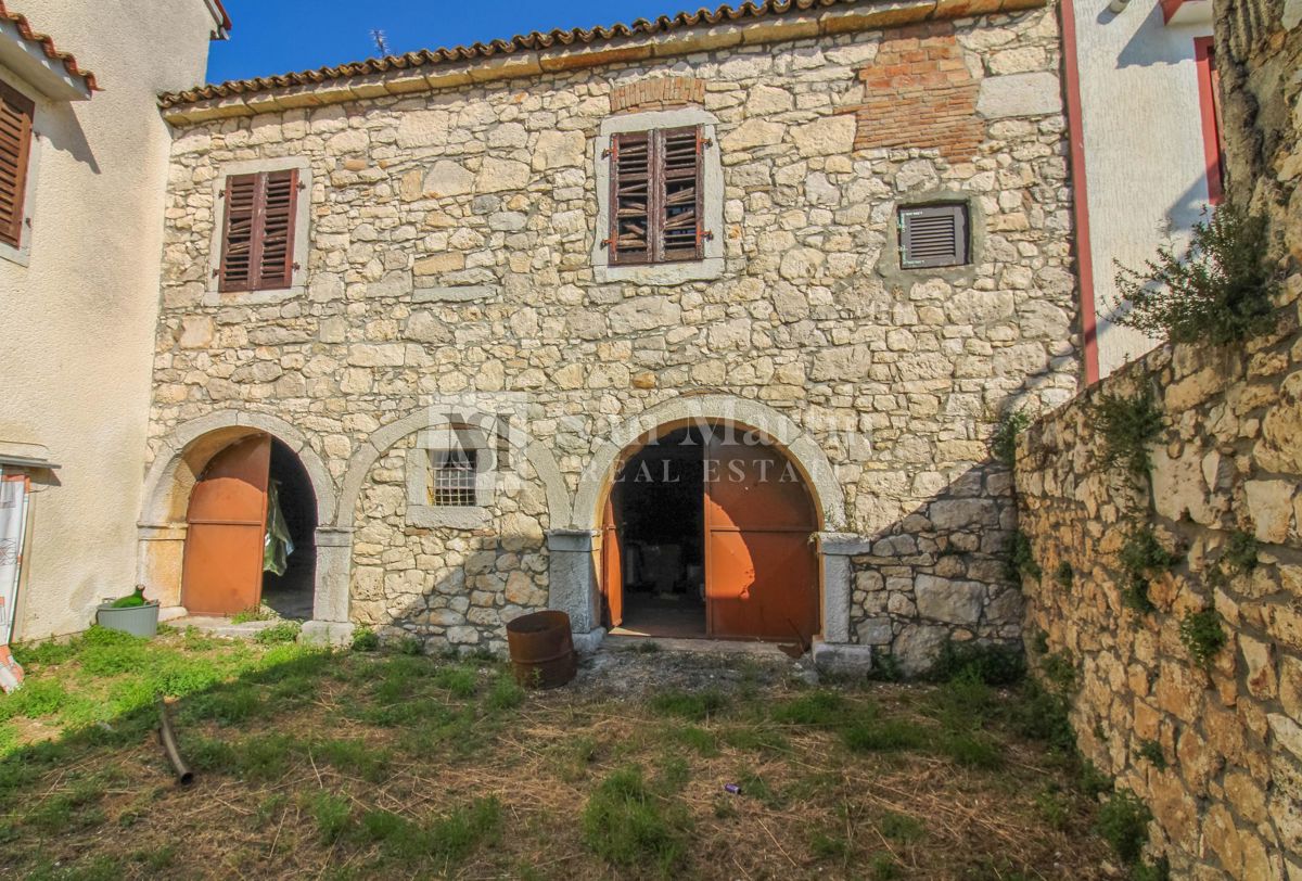 Parenzo, dintorni – Casa in pietra vicino a Parenzo con ampio giardino
