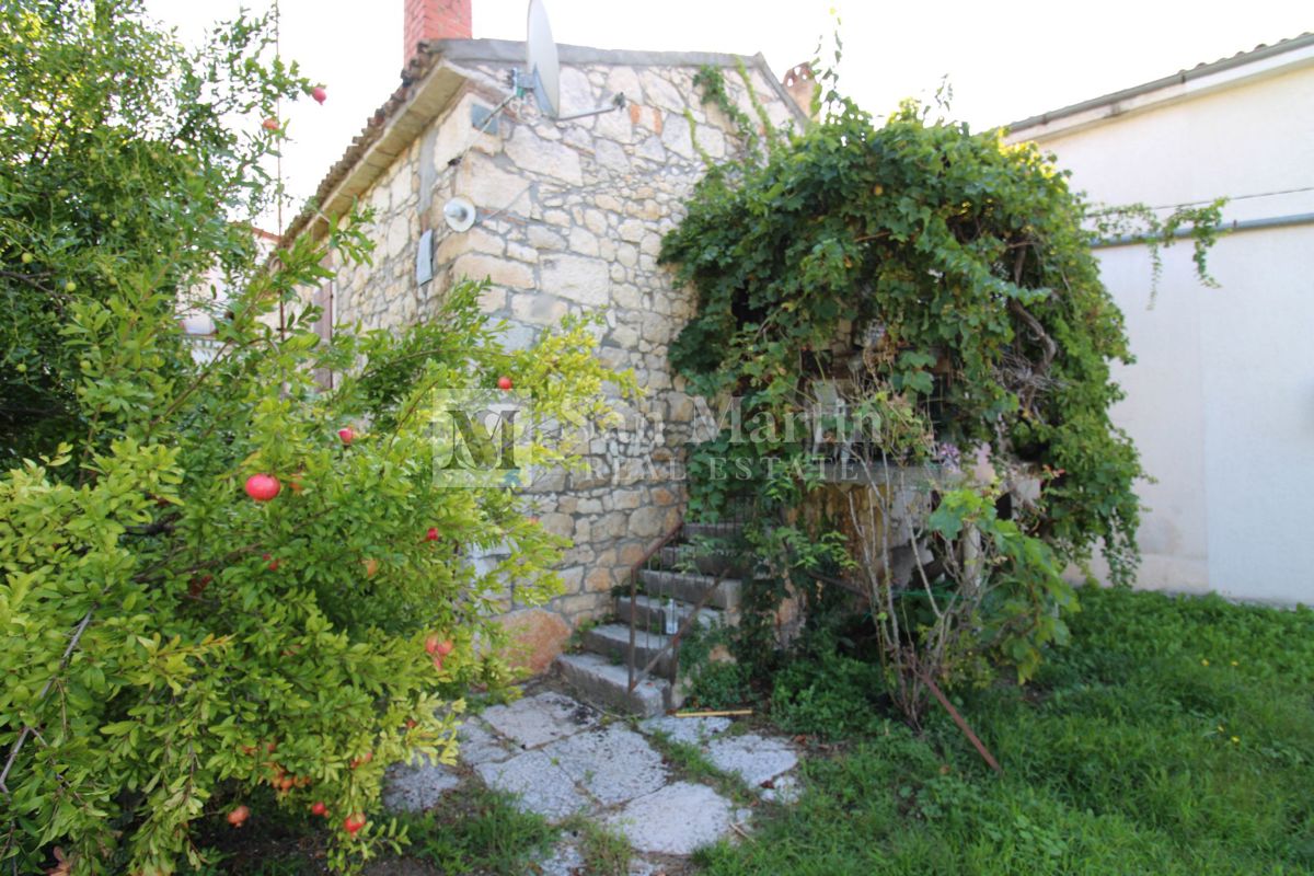 Parenzo, dintorni – Casa in pietra vicino a Parenzo con ampio giardino