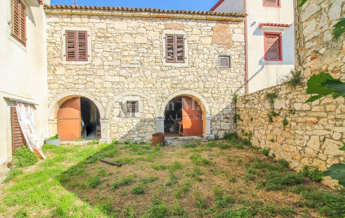 Parenzo, dintorni – Casa in pietra vicino a Parenzo con ampio giardino