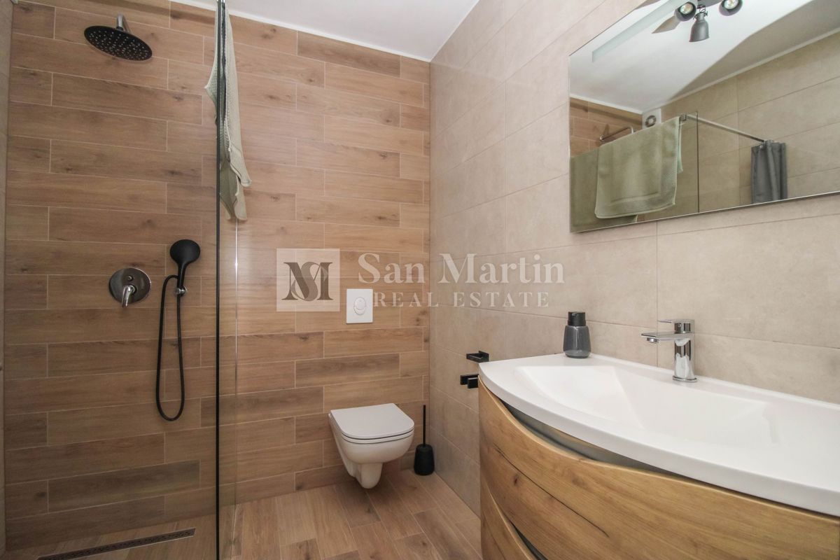 Istria, Parenzo - appartamento moderno in ottima posizione