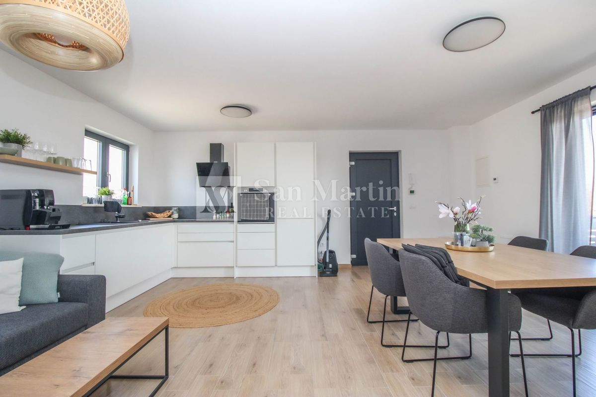 Istria, Parenzo - appartamento moderno in ottima posizione